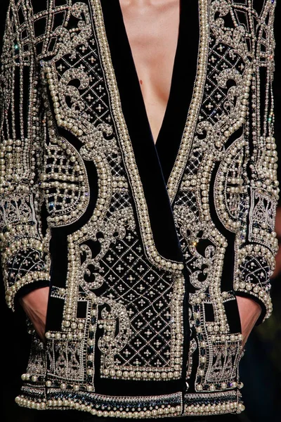Look 28